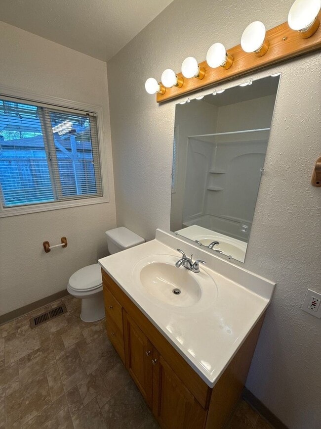 Building Photo - 1215 NW 11th St