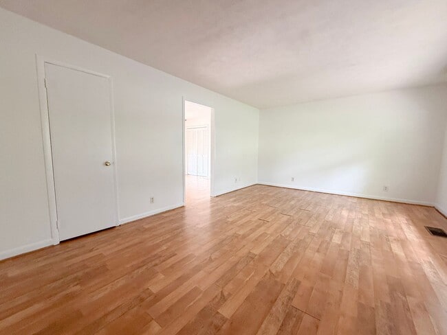 Building Photo - 2-Bedroom Home with Bonus Room & Large Wooden Deck | Pet-Friendly Near I-40 & City Lake