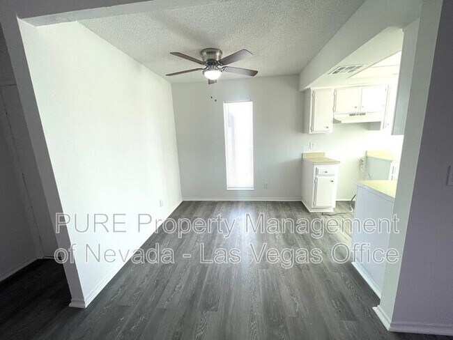 Building Photo - 1405 E Vegas Valley Dr