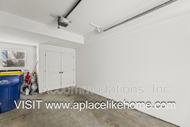 Building Photo - 217 McGee St