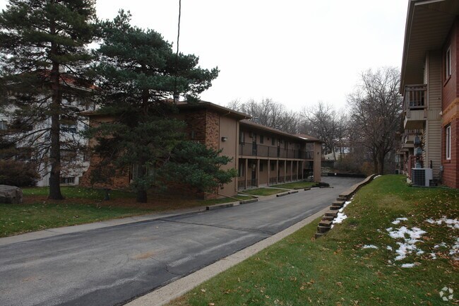 Primary Photo - 4004 University Ave