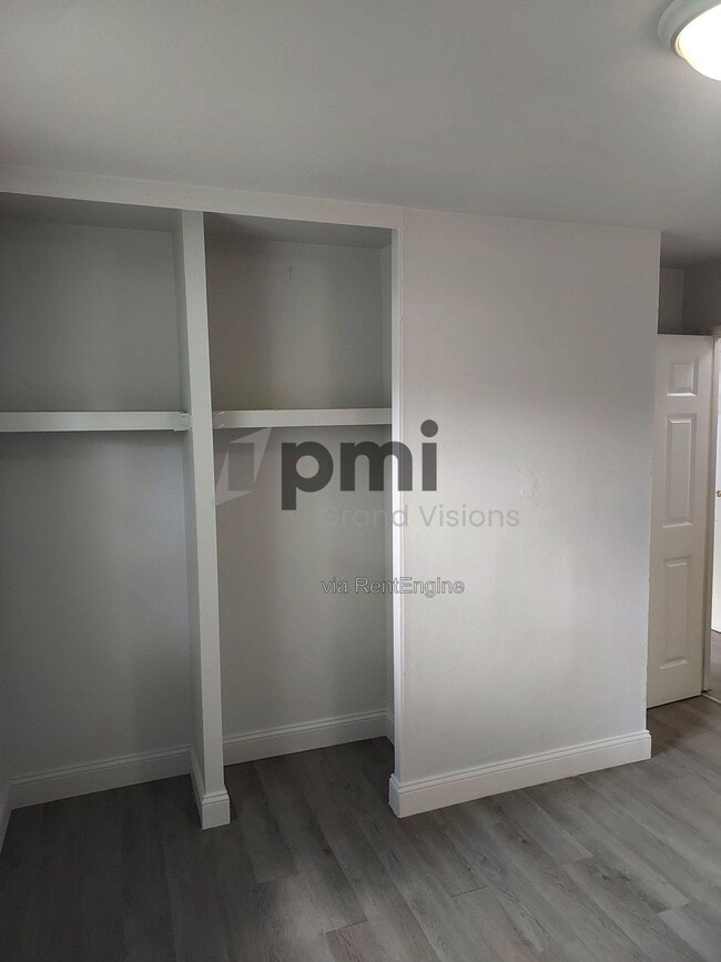 Building Photo - 801 Cantrell Heights St