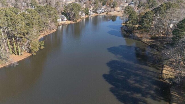 Building Photo - 151 Lakeside Dr NW