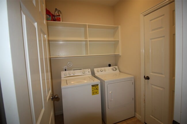 Building Photo - 7031 Thistlewood Park Ct