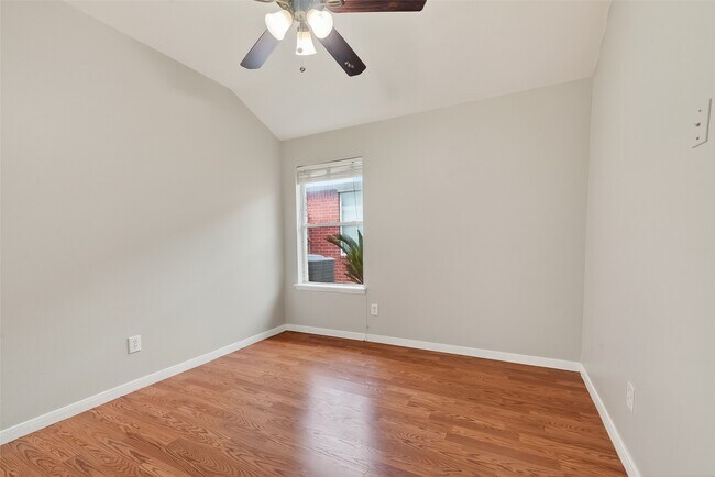 Building Photo - 5623 Brookhollow Oaks Trail