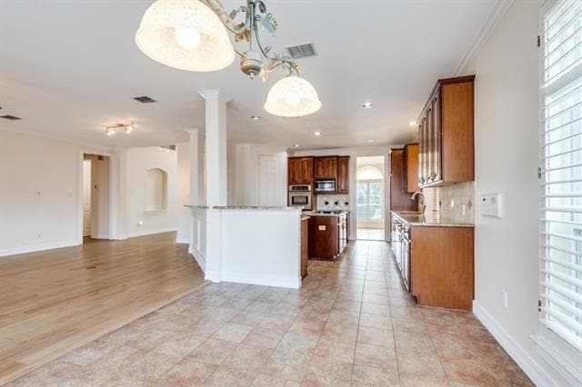 Building Photo - 702 E Peninsula Dr