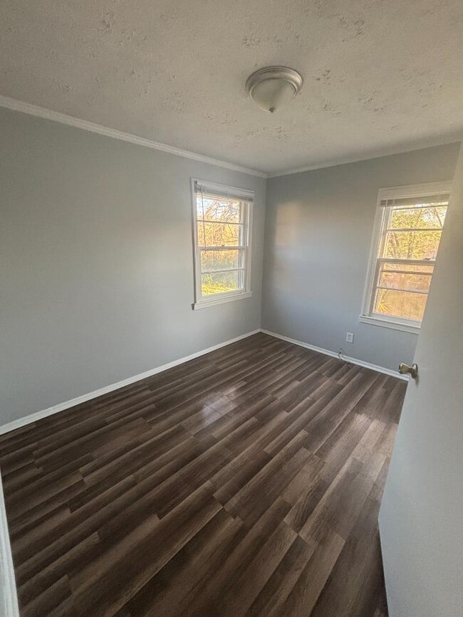 Building Photo - 103 N Poole St