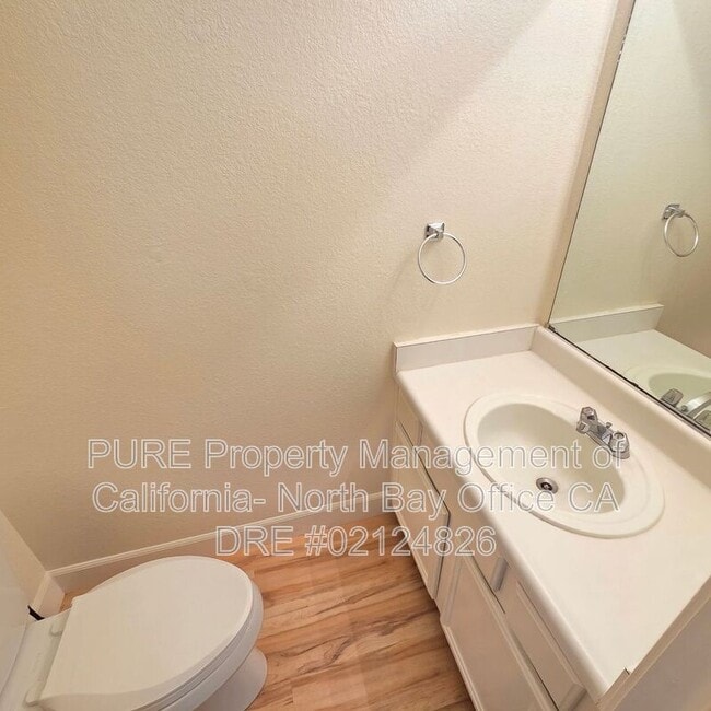 Building Photo - 21 Meadowbrook Ct