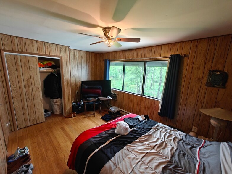 Master bedroom cont. - 29 Peter Way