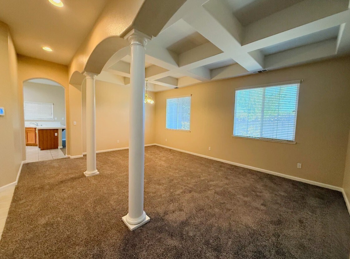 Building Photo - 405 Hearst Dr