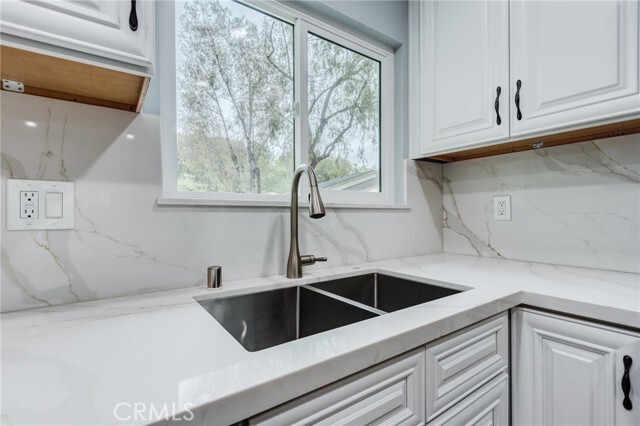Building Photo - 23261 La Glorieta