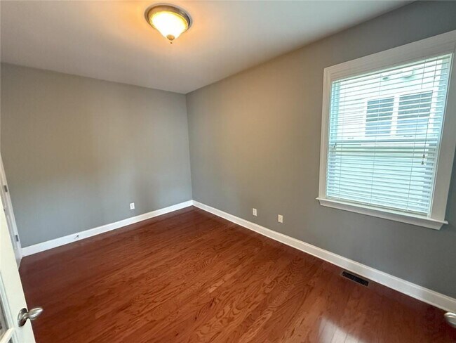 Building Photo - 3730 Clay Ct