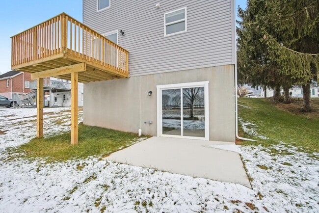 Building Photo - 239 W Broad St