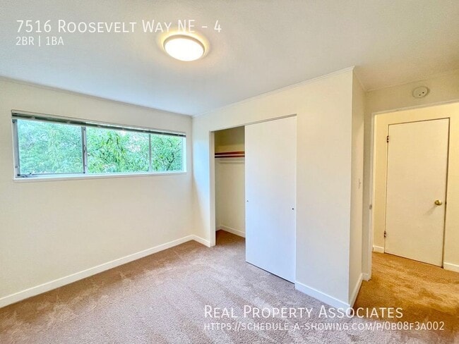 Building Photo - 7516 Roosevelt Way NE