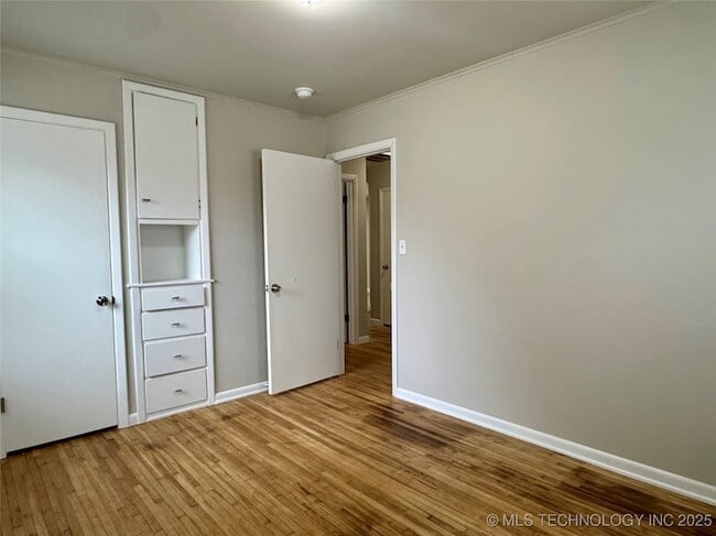 Building Photo - 5308 S Madison Ave