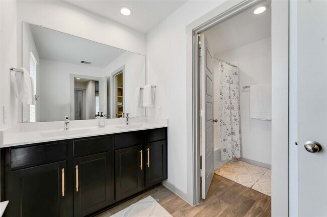 Building Photo - 12812 Barnsbury Ln