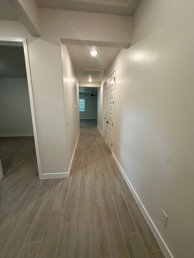 Building Photo - 1471 Cabin Creek Ave