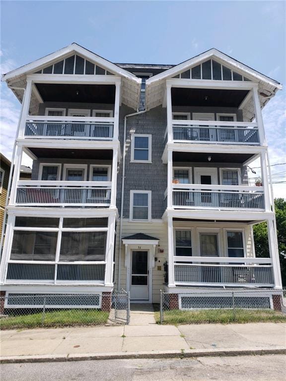 Primary Photo - 36 Roberts St