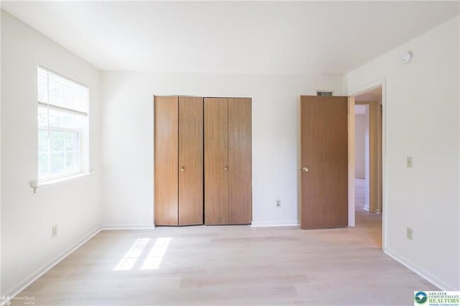 Building Photo - 1464 N Cedar Crest Blvd