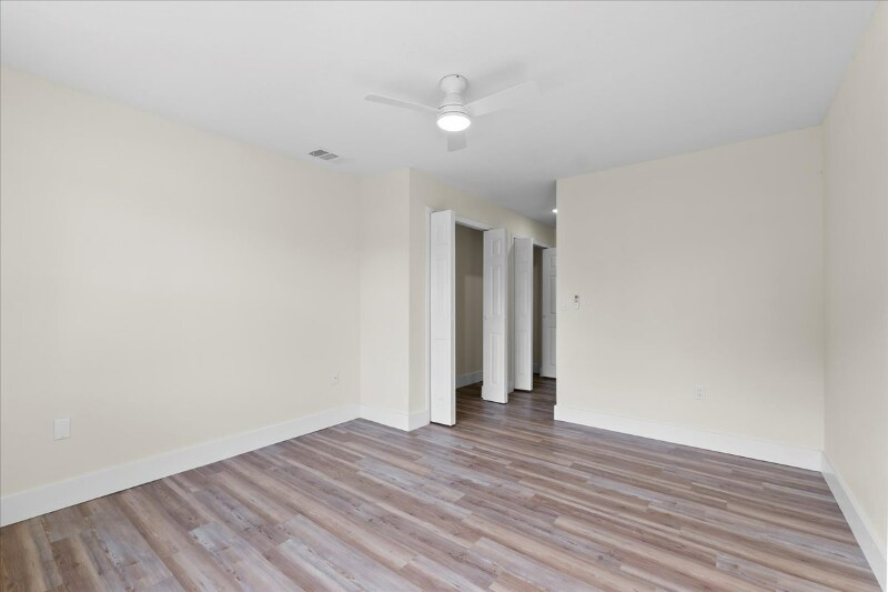 Building Photo - 623 Lake Dexter Cir