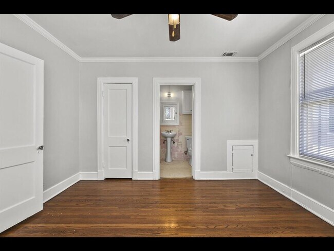 Building Photo - 6000 Velasco Ave