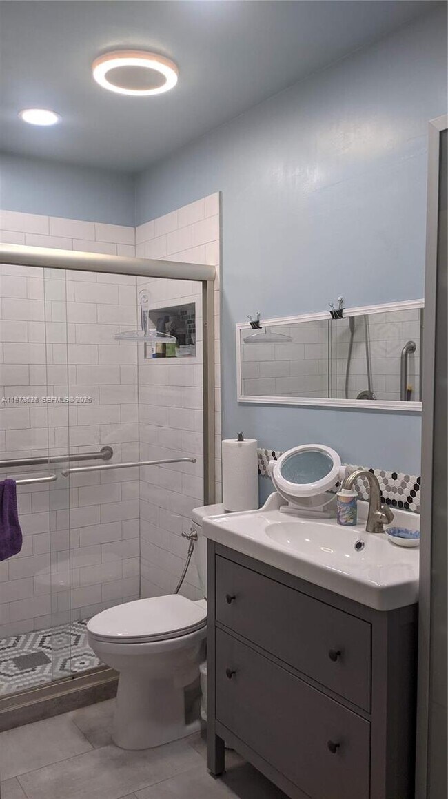 Building Photo - 15509 N Miami Lakeway