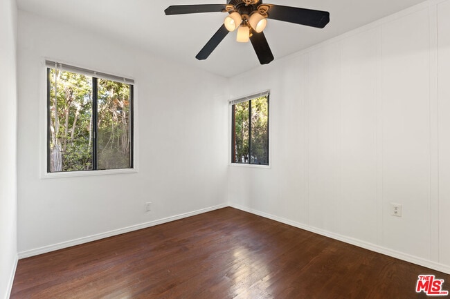 Building Photo - 8710 El Manor Ave