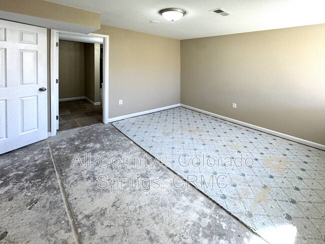 Building Photo - 5048 Weaver Dr