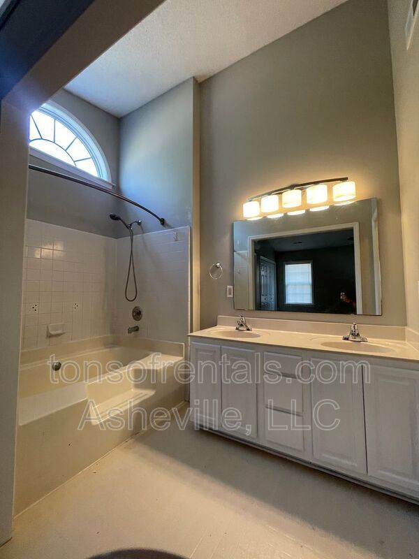 Building Photo - 105 Sandpiper Ct