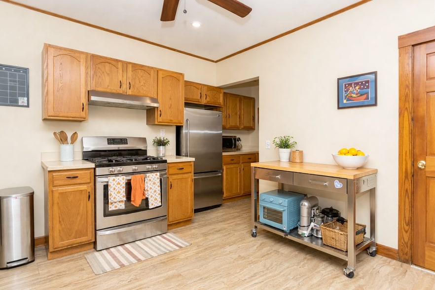 Building Photo - 22 Bigelow St