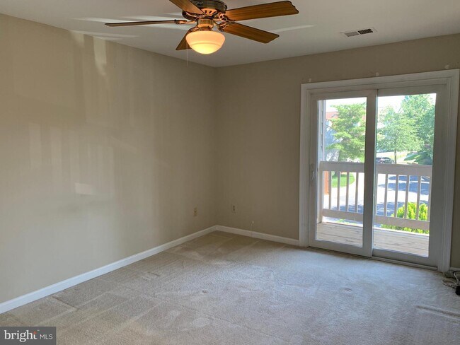 Building Photo - 6084B Essex House Square