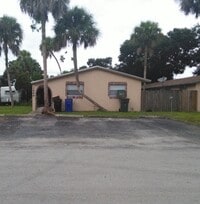 Building Photo - GREAT 2/1 UNIT AVAILABLE FOR IMMEDIATE MOVE-IN!!