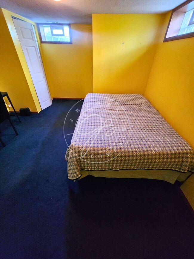 Building Photo - 3 bed 3 bath home for rent near University of Toledo!