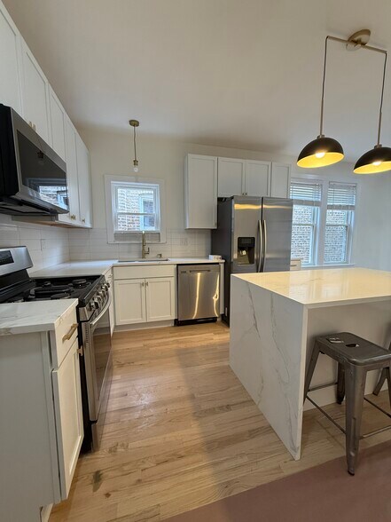 Building Photo - 5232 W Montana St