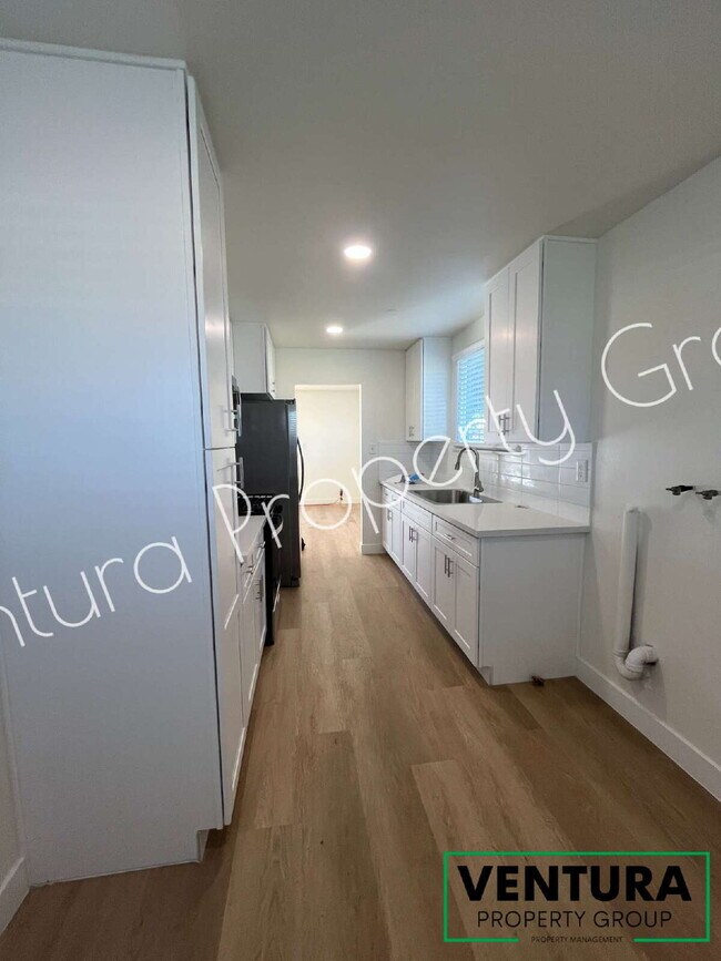 Building Photo - Spacious 4-Bed with 2 Full Baths in Oxnard with Large Backyard