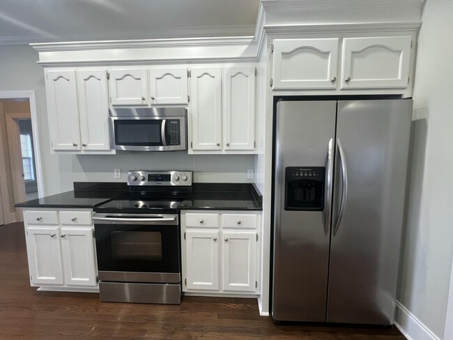 Building Photo - 2105 Harborview Dr