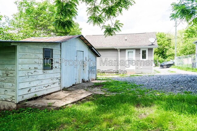 Building Photo - 1013 Glider Ave