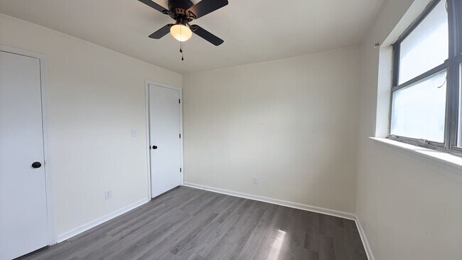Building Photo - 9634 Elnora St