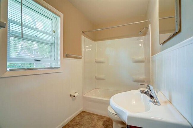 Building Photo - 3009 Hermina St