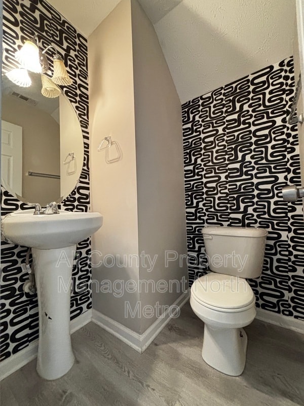 Building Photo - 289 Silver Ridge Dr