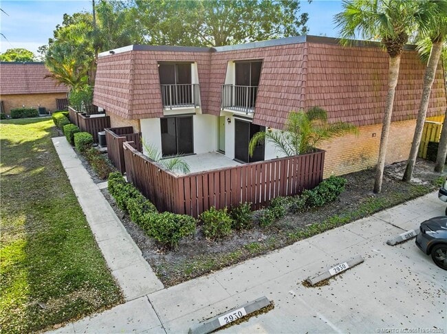 Building Photo - 2930 SW Sunset Trace Cir