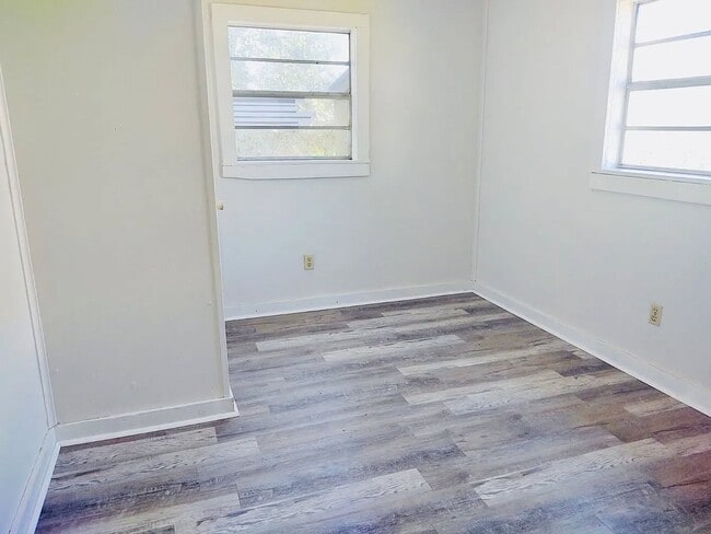 Building Photo - 402 Lamar St