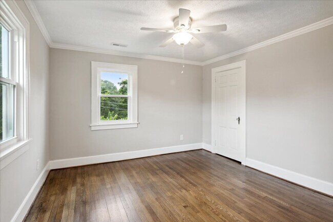 Building Photo - 4BR Historic Yorktown Home | Updated Kitchen & Baths | Near Yorktown Beach