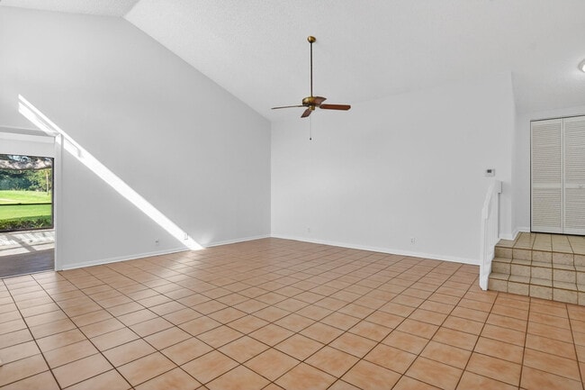 Building Photo - 661 Hollows Cir