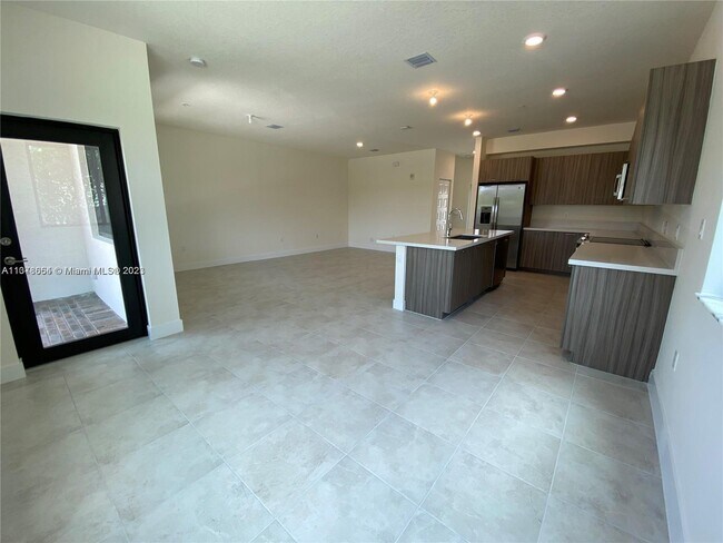 Building Photo - 8363 NW 41st St