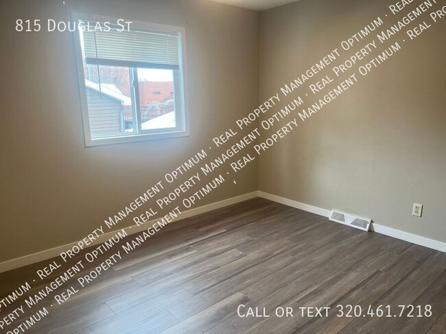 Building Photo - 815 Douglas St