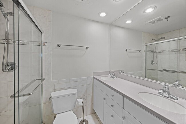 Building Photo - Available 9/1. Awesome 1 BR/1.5 BA Apartme...