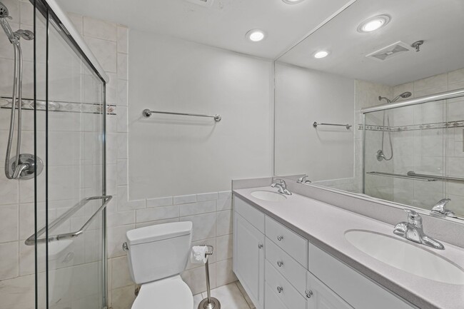 Building Photo - Available now. Awesome 1 BR/1.5 BA Apartme...