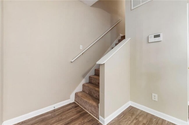 Building Photo - 6750 Sunset Hills Blvd