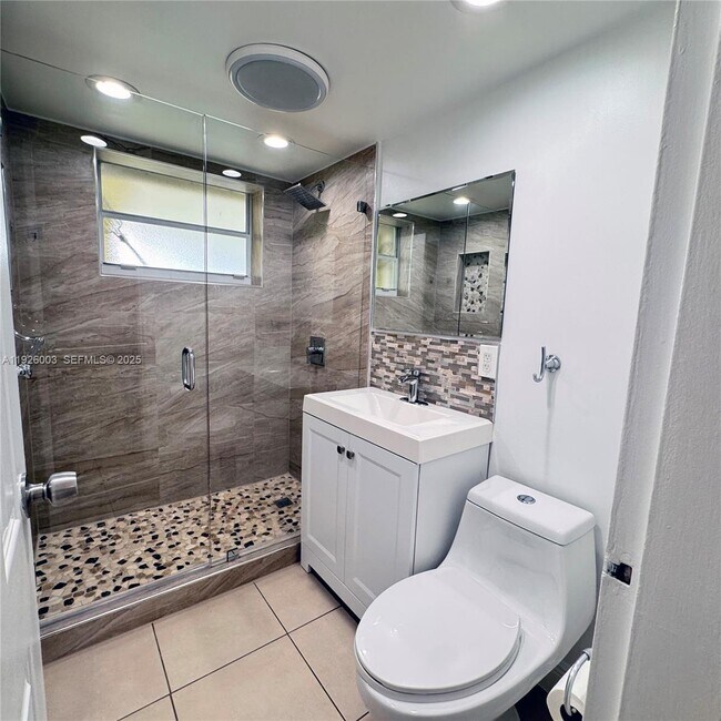 Building Photo - 1400 N 70th Way